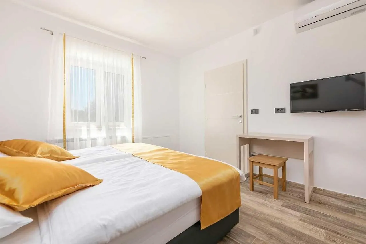 Villa Denis Kaštelir 0*,