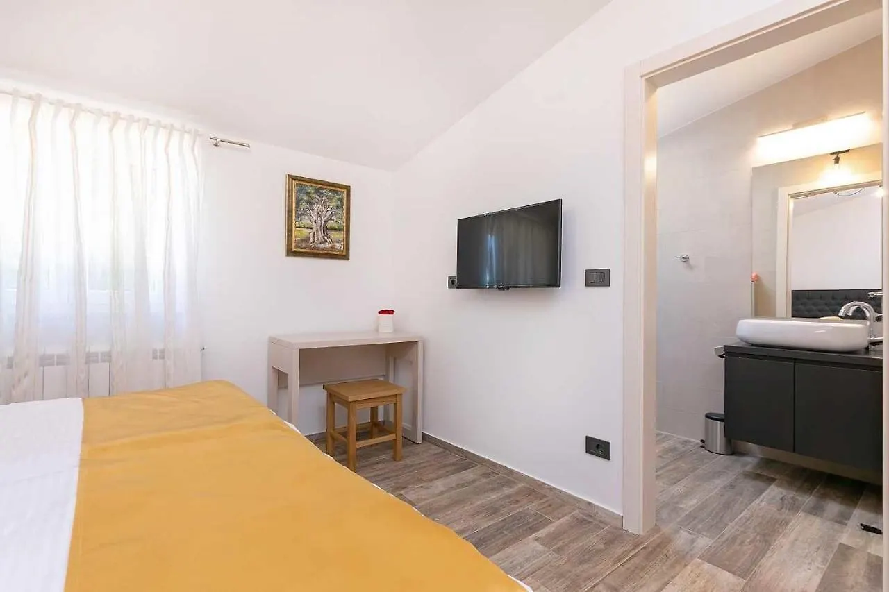 Villa Denis Kaštelir 0*,